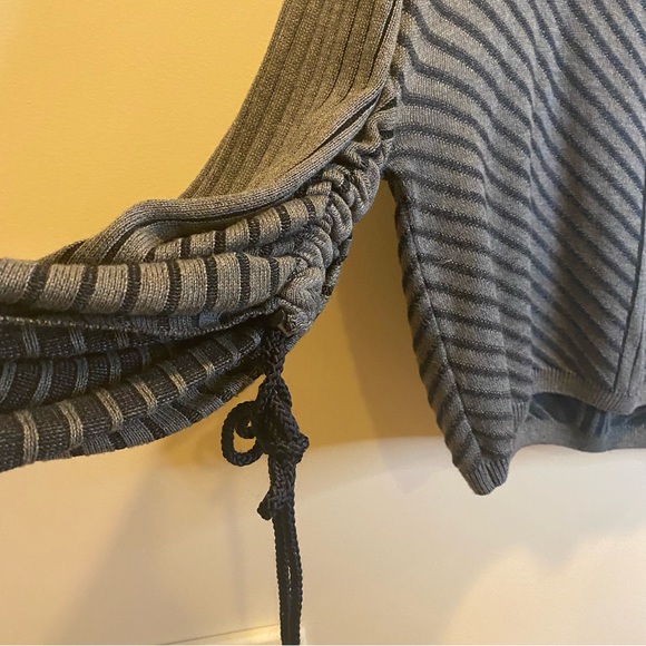 Noisy May striped olive sweater with ruched bat wing sleeve S - Picture 3 of 10